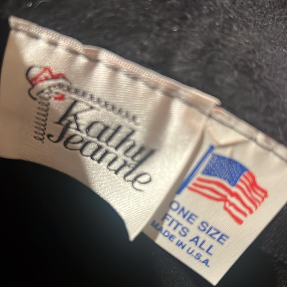 Demure Hat - Picture 4 of 4